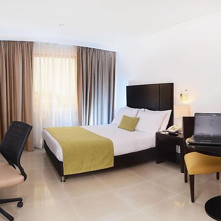Hotel Millenium บารังกาแบร์เมฮา ภายนอก รูปภาพ