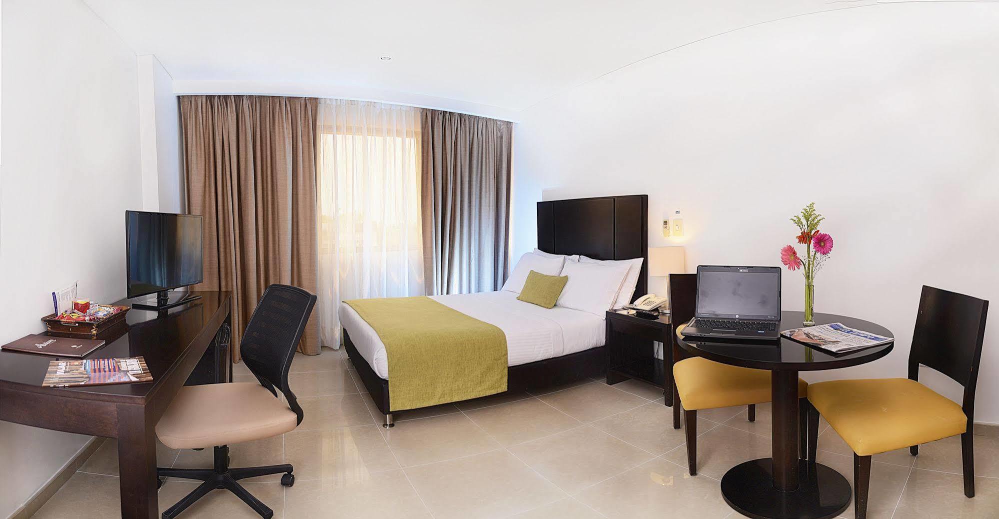 Hotel Millenium บารังกาแบร์เมฮา ภายนอก รูปภาพ