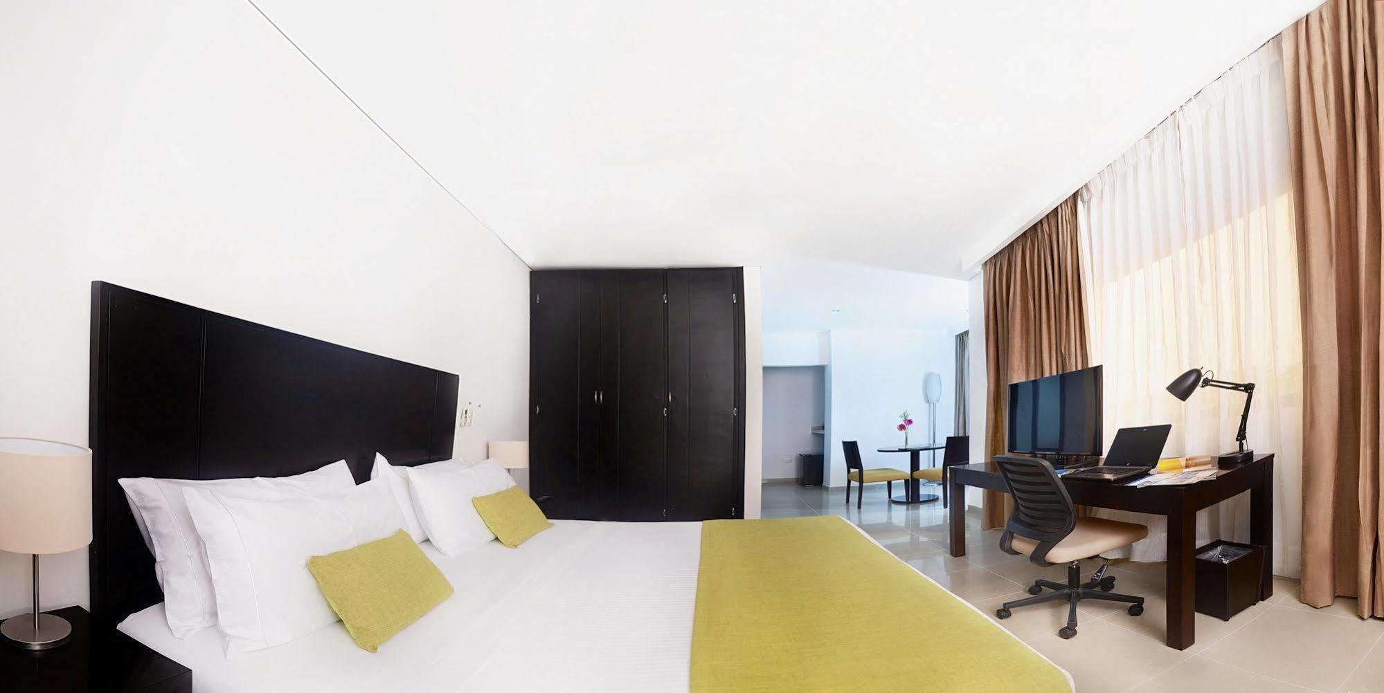 Hotel Millenium บารังกาแบร์เมฮา ภายนอก รูปภาพ