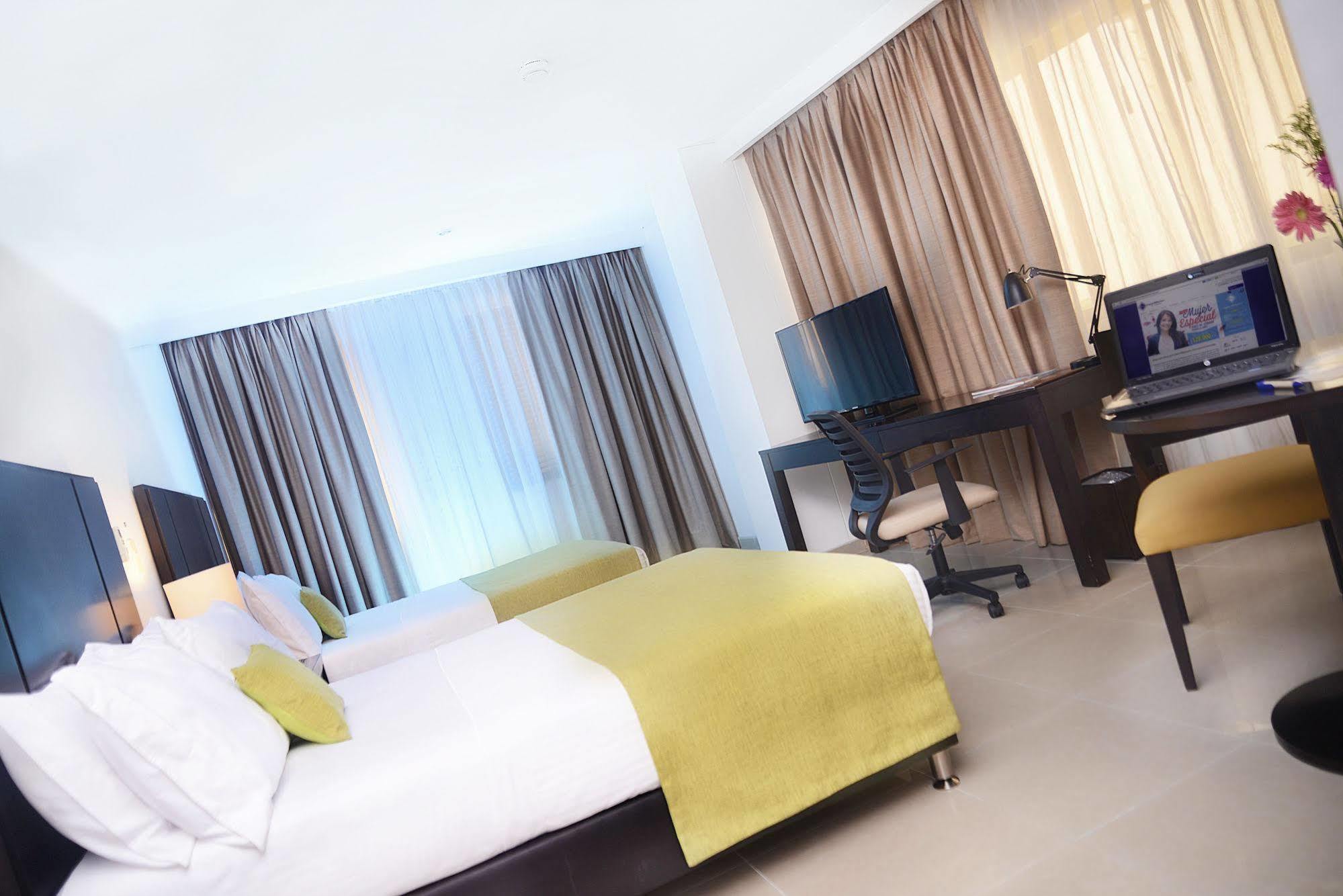 Hotel Millenium บารังกาแบร์เมฮา ภายนอก รูปภาพ
