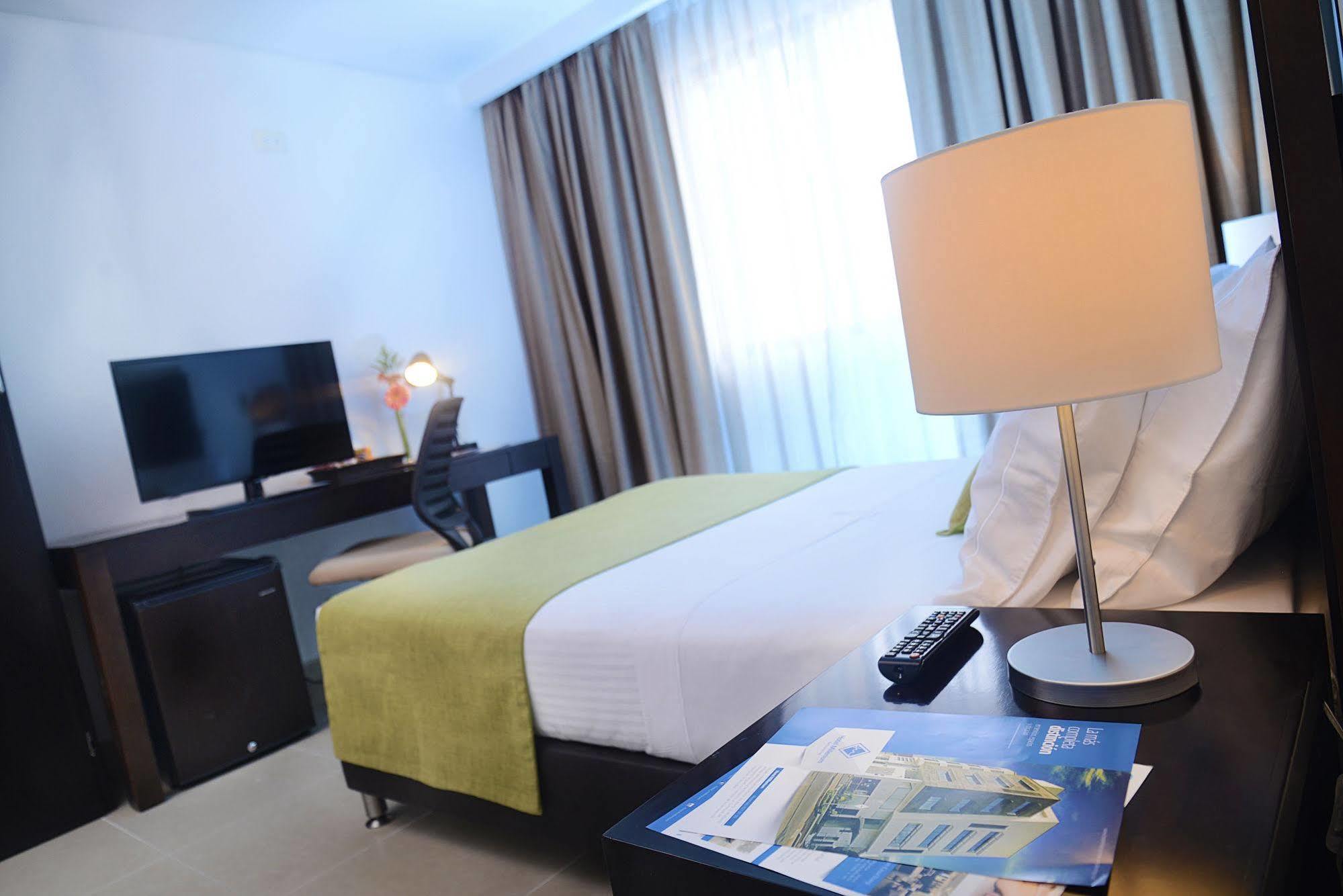 Hotel Millenium บารังกาแบร์เมฮา ภายนอก รูปภาพ