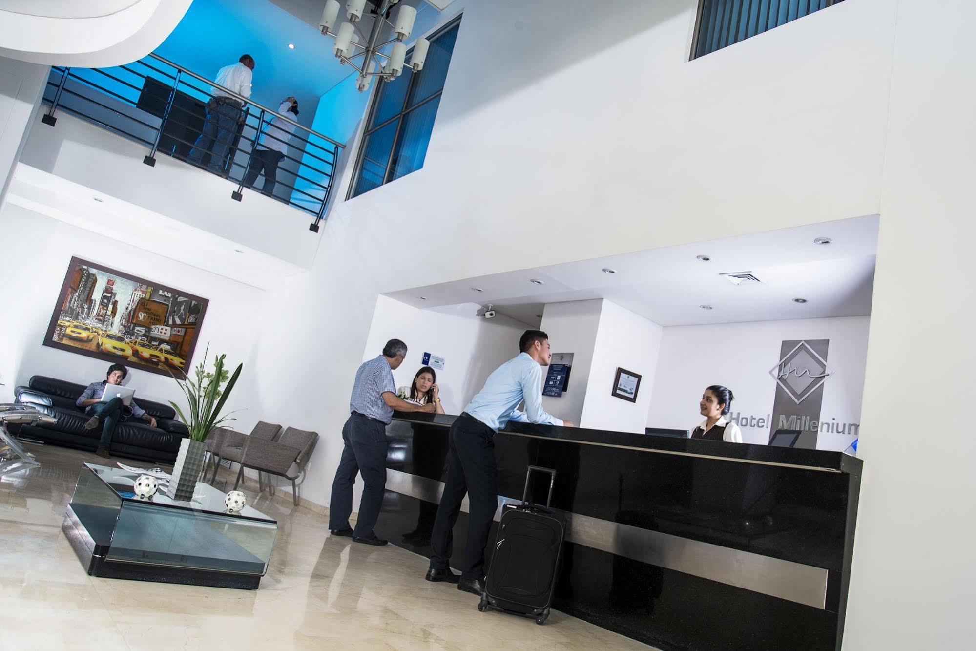 Hotel Millenium บารังกาแบร์เมฮา ภายนอก รูปภาพ